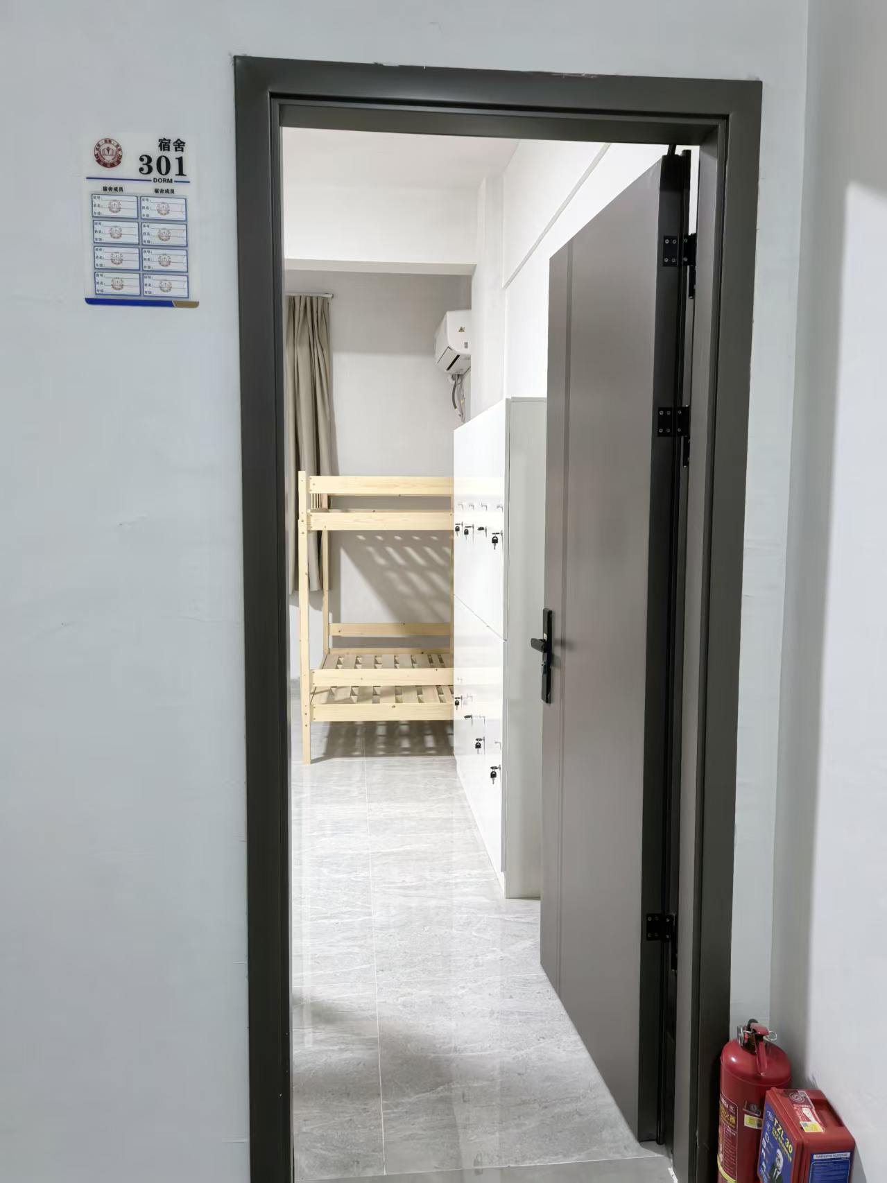 宿舍门口.jpg